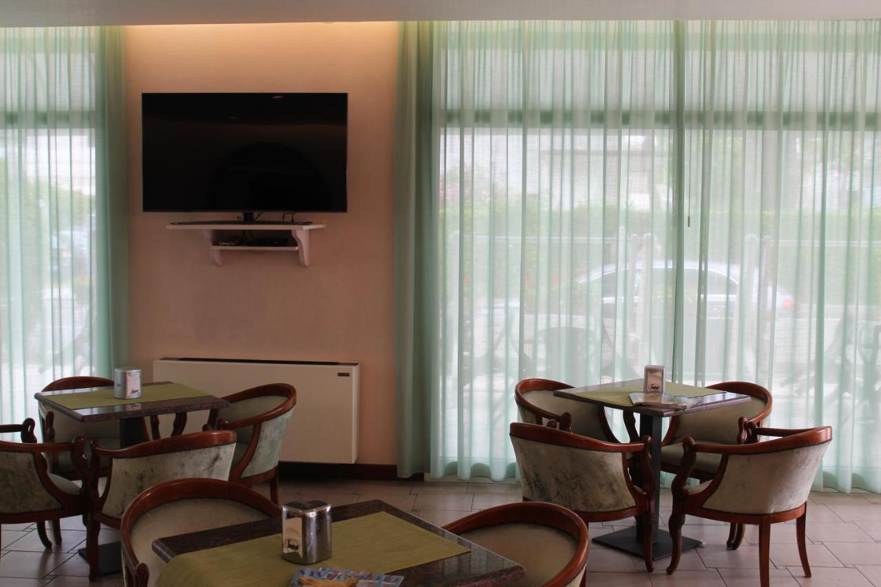Hotel Palme Park & Beach Included Lido di Jesolo Bagian luar foto